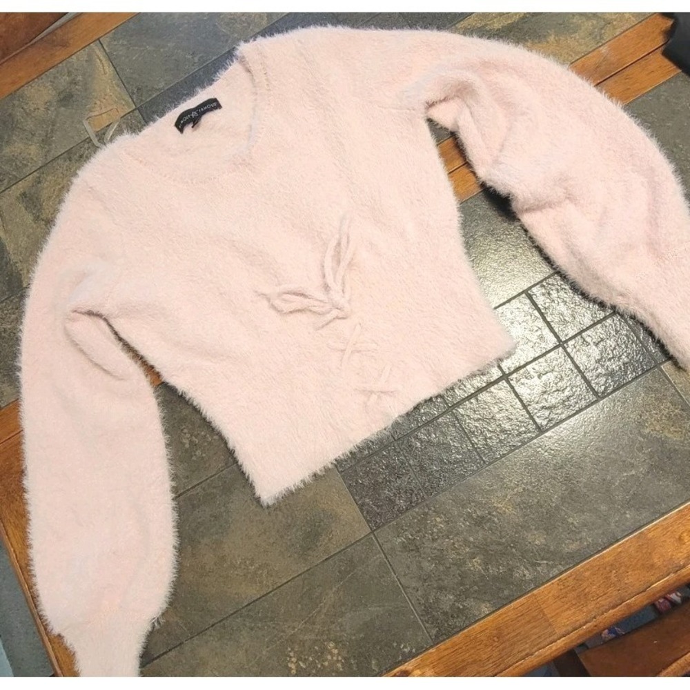 Almost Famous Fuzzy Knit Cropped Sweater Baby Pink Crew‎ Neck Long Sleeve Size S - Picture 5 of 7